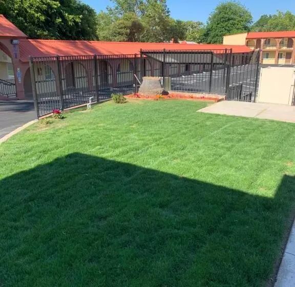 Motelli The Greens Hotel On Stockton