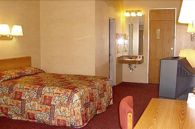 모텔 Travelers Inn