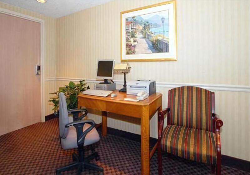 모텔 Travelers Inn