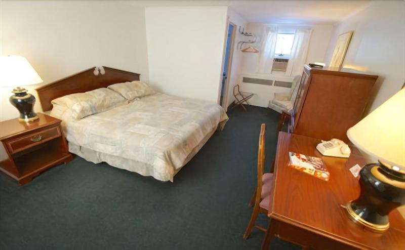 모텔 Travelers Inn