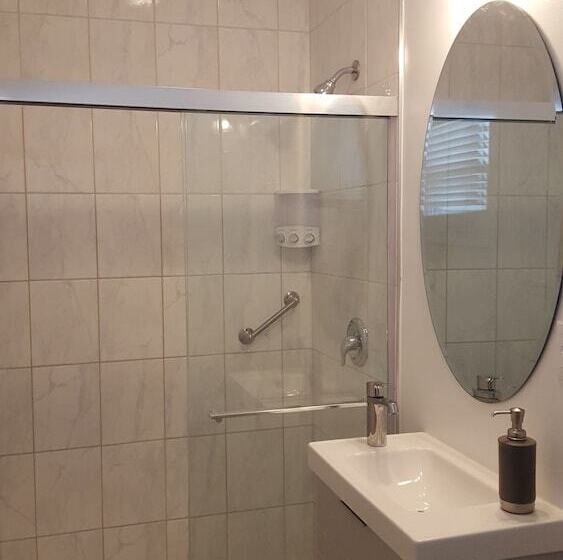 펜션 Devils Lake Inn