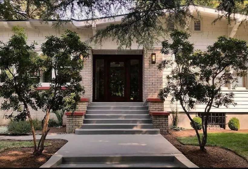 Majatalo Laurelhurst Historic Dougan Suites