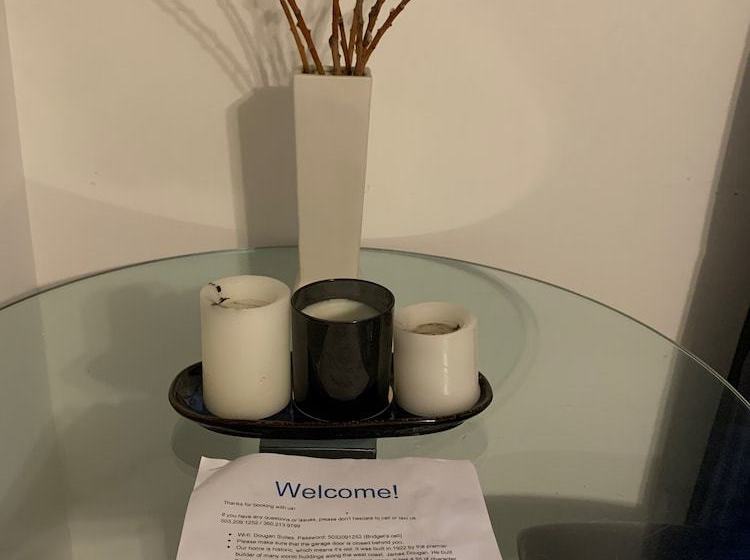 פנסיון Laurelhurst Historic Dougan Suites