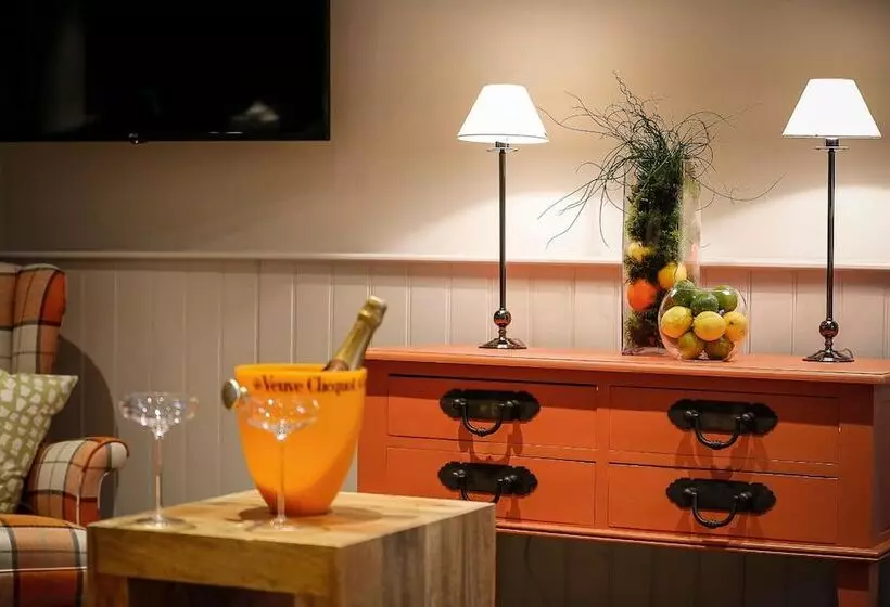 ペンション The Coach House At Gileston Manor