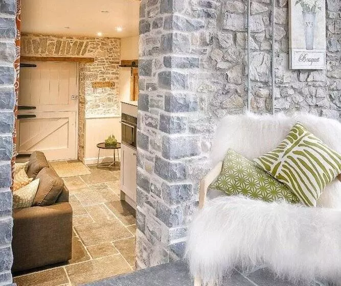 ペンション The Coach House At Gileston Manor