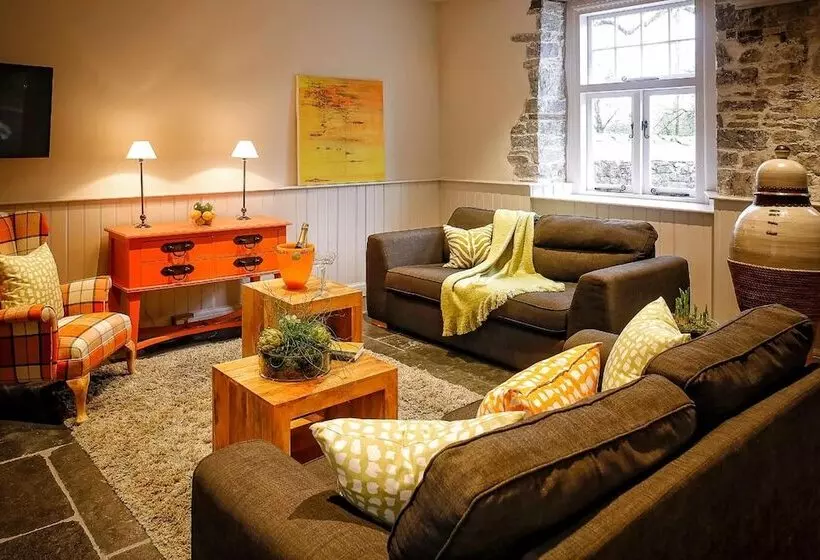 ペンション The Coach House At Gileston Manor