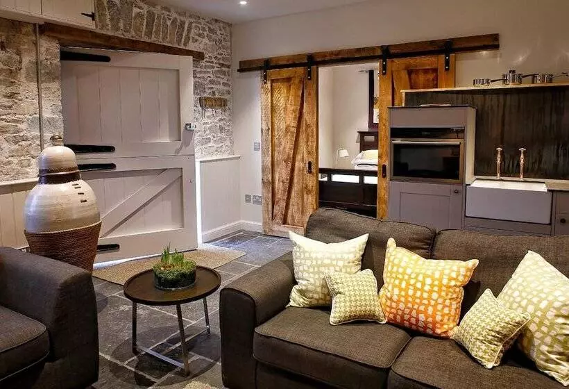 ペンション The Coach House At Gileston Manor