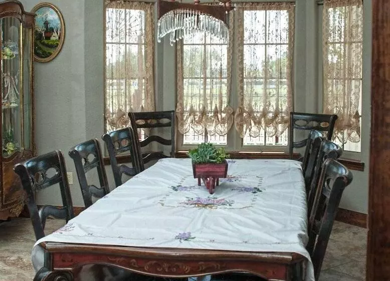 Yellow Rose Inn