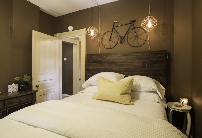 Bed and Breakfast Kara S Kottages @ W. Kalamazoo Ave