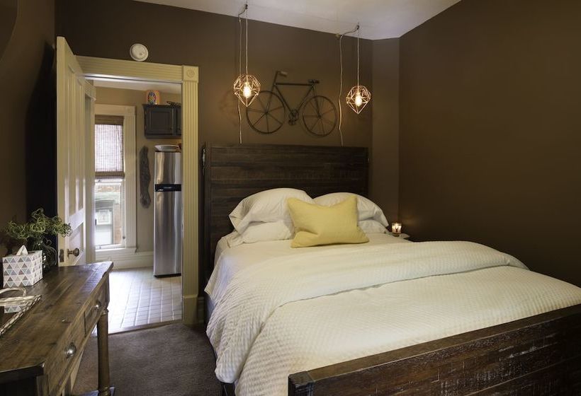 Bed and Breakfast Kara S Kottages @ W. Kalamazoo Ave