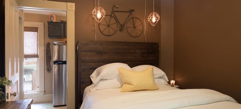 Bed and Breakfast Kara S Kottages @ W. Kalamazoo Ave