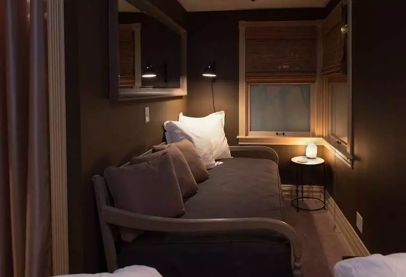 Aamiaismajoitus (B&B) Kara S Kottages @ W. Kalamazoo Ave