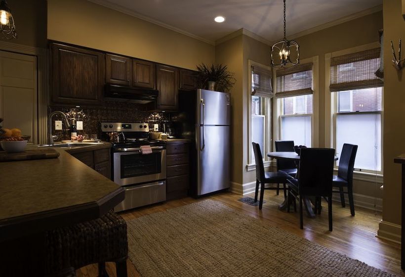 Bed and Breakfast Kara S Kottages @ W. Kalamazoo Ave