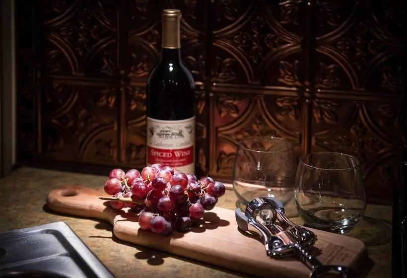 Aamiaismajoitus (B&B) Kara S Kottages @ W. Kalamazoo Ave