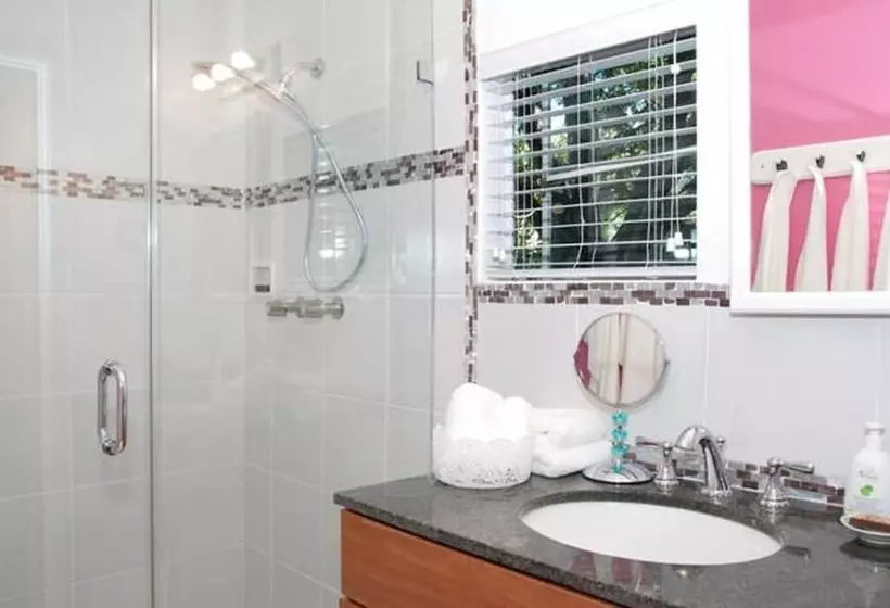 ペンション Beverly Hills Celebrity Home