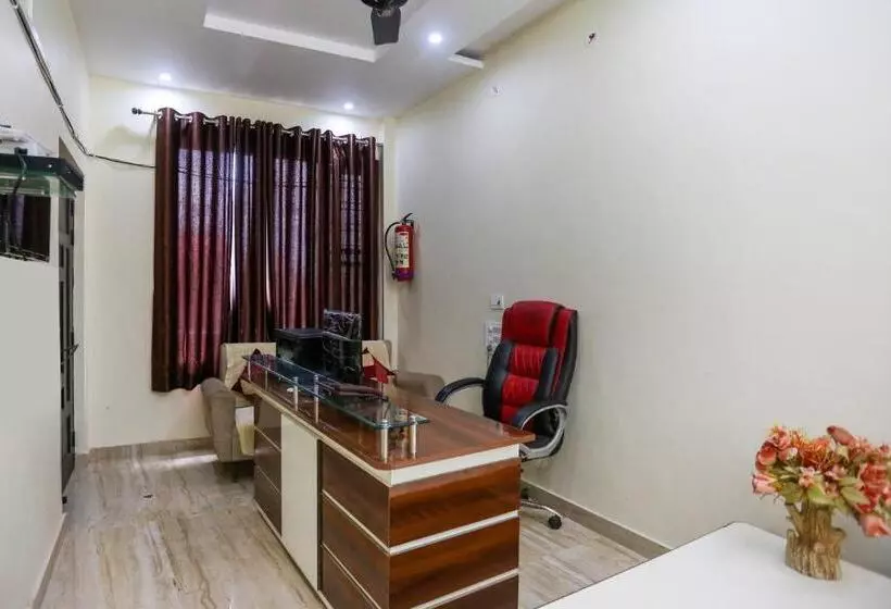 Hotelli Flagship 48731 Pradeep Hostel
