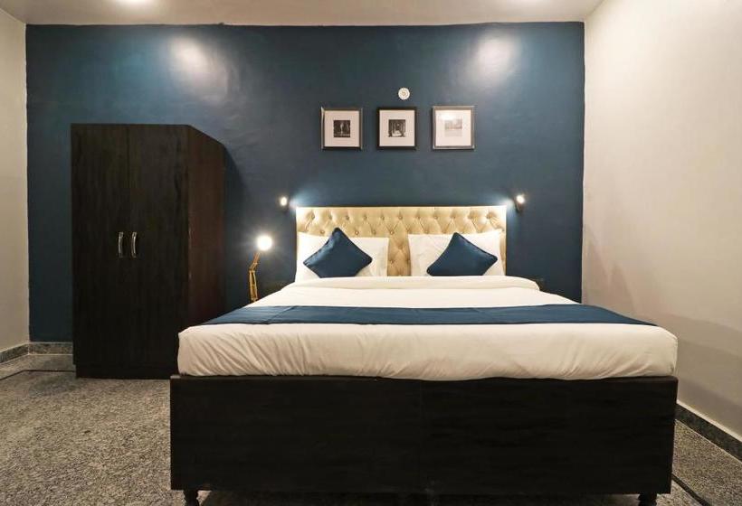 בית מלון כפרי Silverkey Executive Stays 36995 Ambika Inn Complex