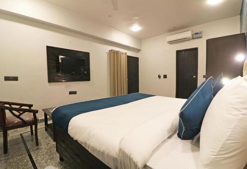 בית מלון כפרי Silverkey Executive Stays 36995 Ambika Inn Complex