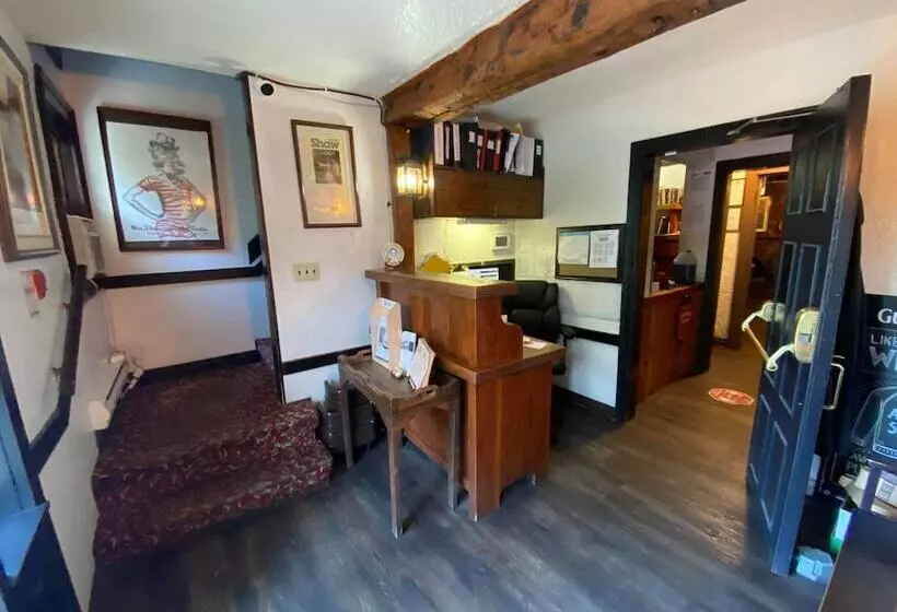 Hotelli The Olde Angel Inn