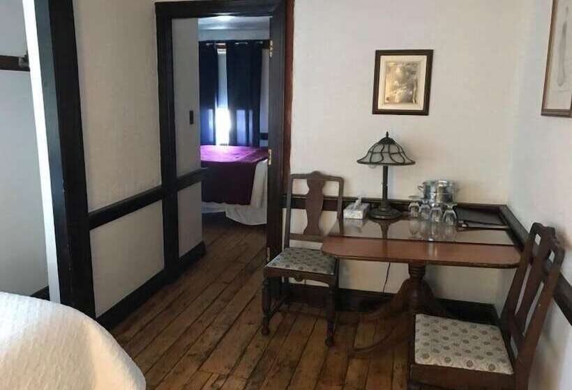 בית מלון כפרי The Olde Angel Inn