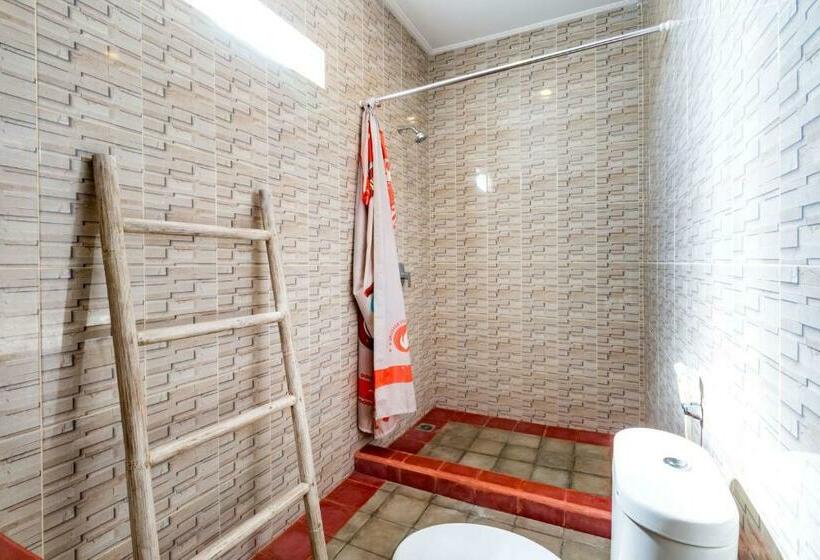 펜션 Dicky Guest House Batu Bolong