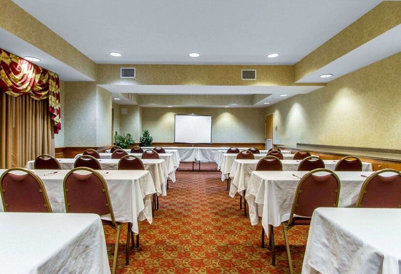 호텔 Comfort Suites Airport