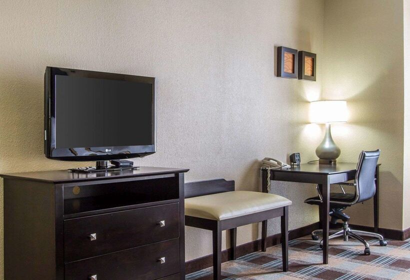 호텔 Comfort Suites Airport