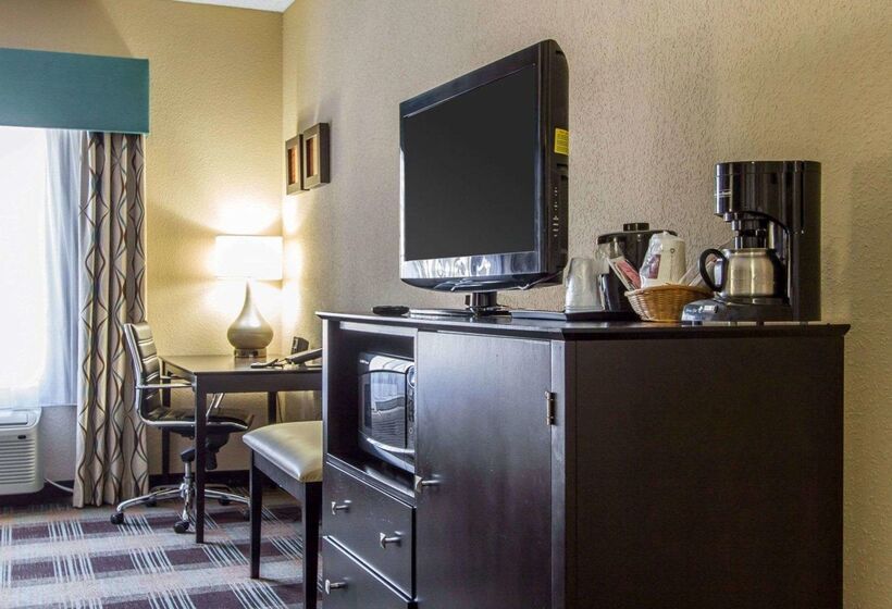 호텔 Comfort Suites Airport