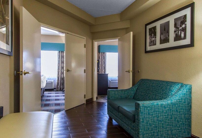 호텔 Comfort Suites Airport