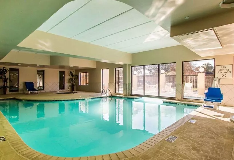 هتل Comfort Suites Airport