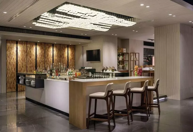 Szálloda Doubletree By Hilton Bangkok Ploenchit