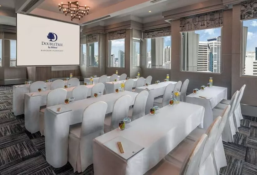 Szálloda Doubletree By Hilton Bangkok Ploenchit