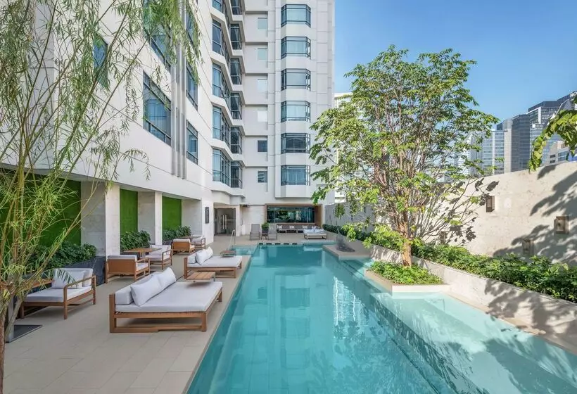Szálloda Doubletree By Hilton Bangkok Ploenchit