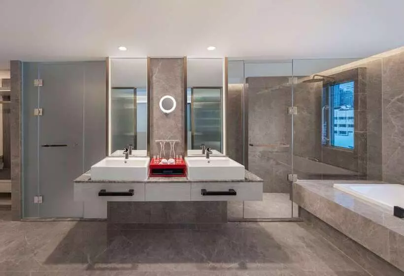 Szálloda Doubletree By Hilton Bangkok Ploenchit