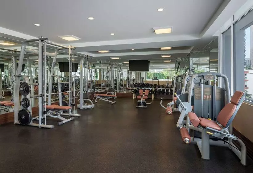 Szálloda Doubletree By Hilton Bangkok Ploenchit