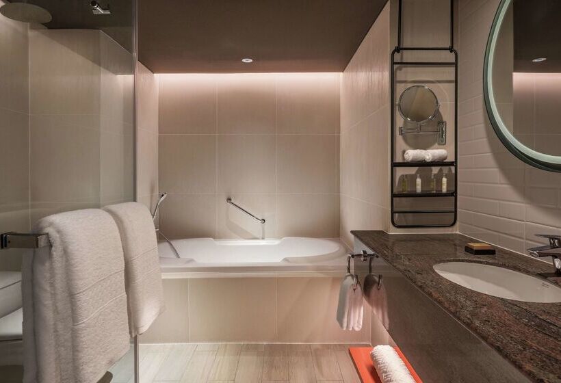 هتل Doubletree By Hilton Bangkok Ploenchit