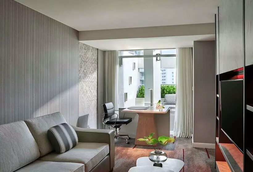 Szálloda Doubletree By Hilton Bangkok Ploenchit