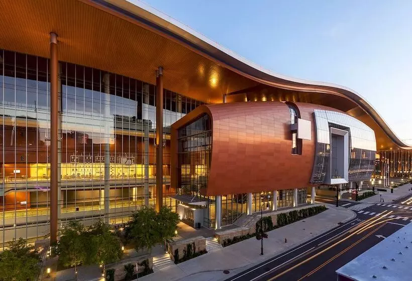 Отель Holiday Inn Express Nashville Downtown Broadway, An Ihg