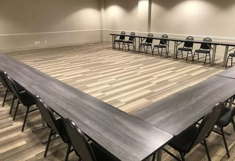 Отель Holiday Inn Express Nashville Downtown Broadway, An Ihg