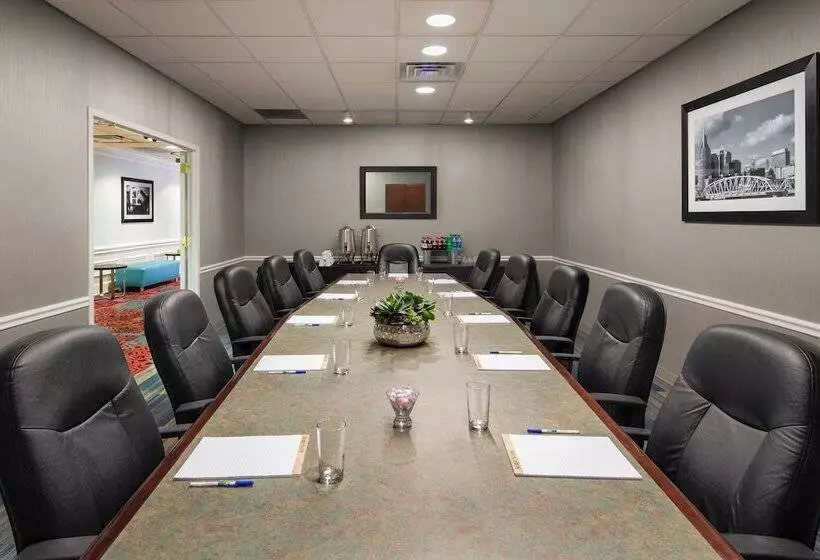 Отель Holiday Inn Express Nashville Downtown Broadway, An Ihg