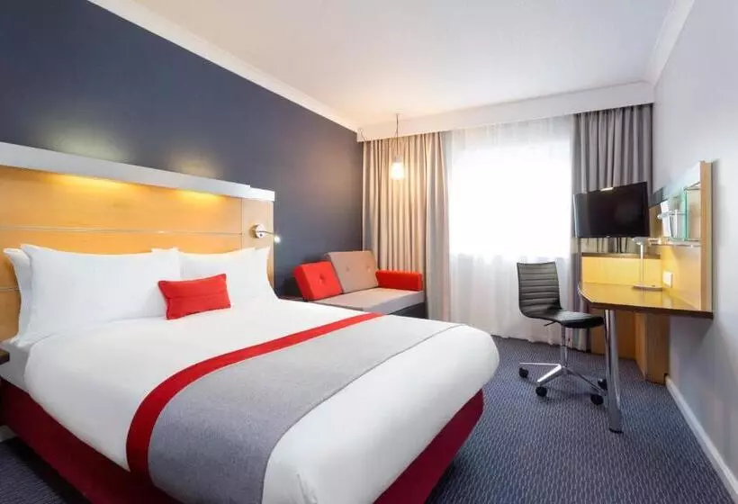 בית מלון כפרי Holiday Inn Express Southampton   M27, J7, An Ihg