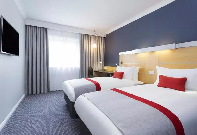 בית מלון כפרי Holiday Inn Express Southampton   M27, J7, An Ihg