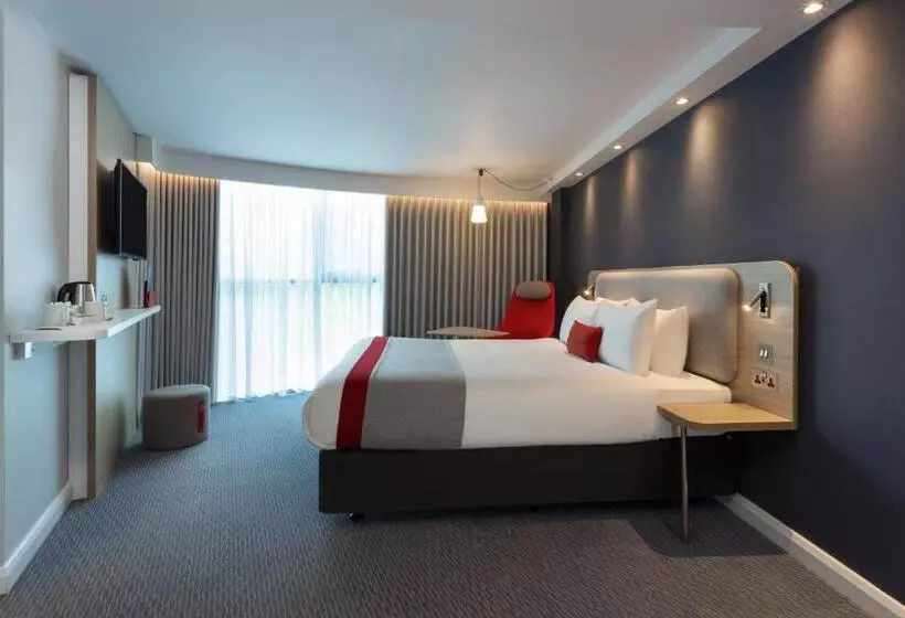 בית מלון כפרי Holiday Inn Express Southampton   M27, J7, An Ihg