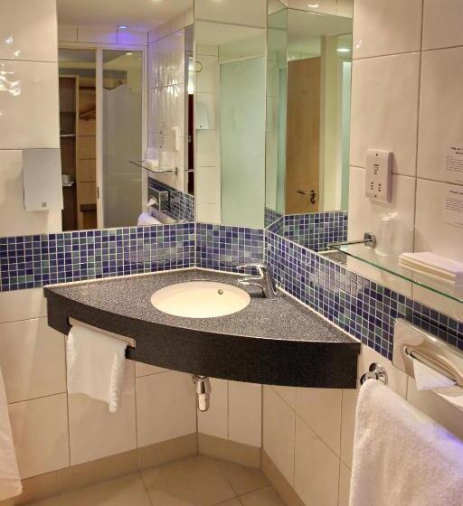 هتل Holiday Inn Express Southampton   M27, J7, An Ihg