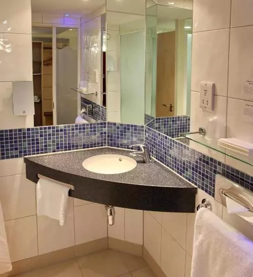 בית מלון כפרי Holiday Inn Express Southampton   M27, J7, An Ihg