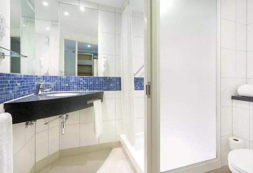 בית מלון כפרי Holiday Inn Express Southampton   M27, J7, An Ihg