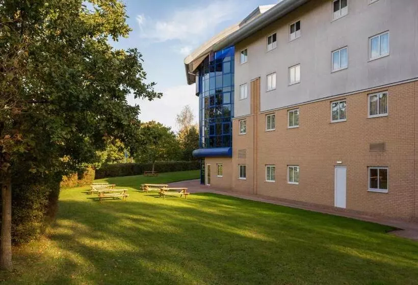 בית מלון כפרי Holiday Inn Express Southampton   M27, J7, An Ihg