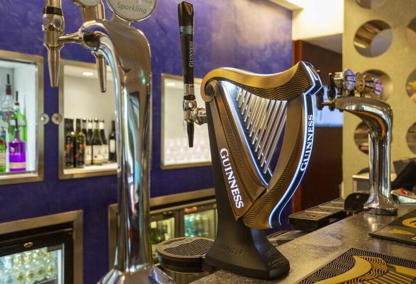 هتل Holiday Inn Express Southampton   M27, J7, An Ihg