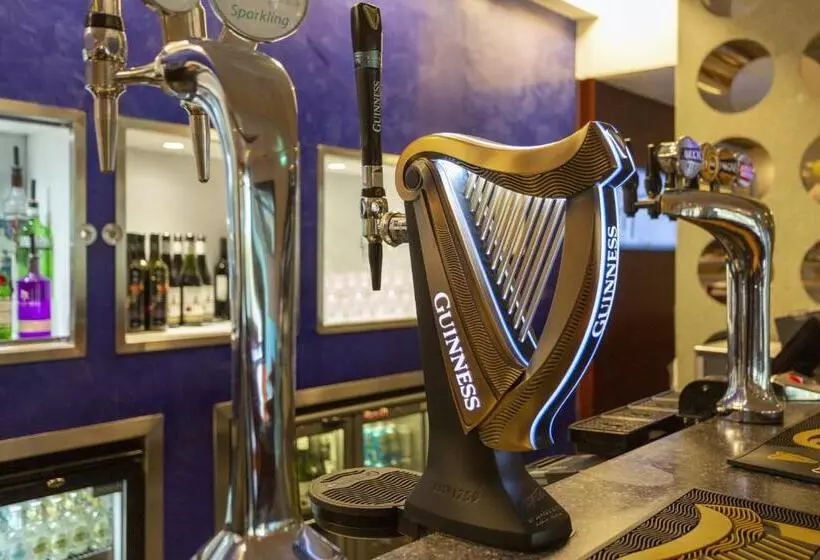 בית מלון כפרי Holiday Inn Express Southampton   M27, J7, An Ihg