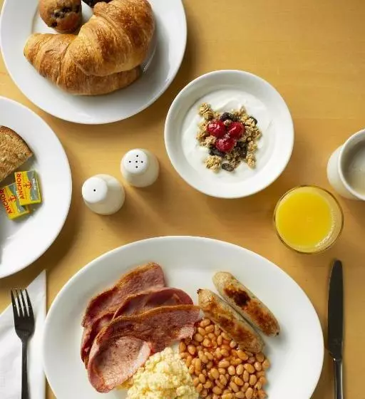 בית מלון כפרי Holiday Inn Express Southampton   M27, J7, An Ihg